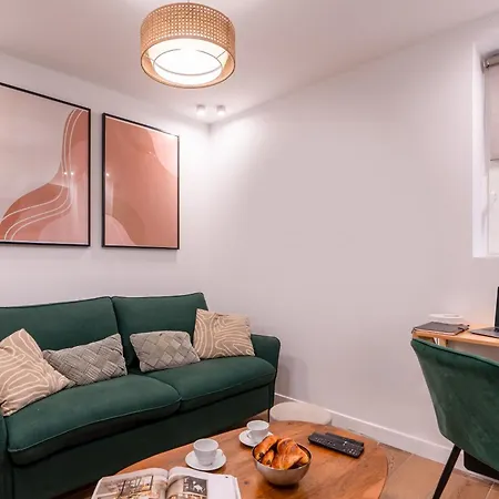 New - Designer Flat For 4 Pp Parigi